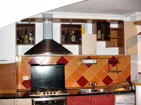 Poza Bucatarie L, bar curb, pal, blat, geam fumuriu, cires, par salbatic - cbc030206 [1]