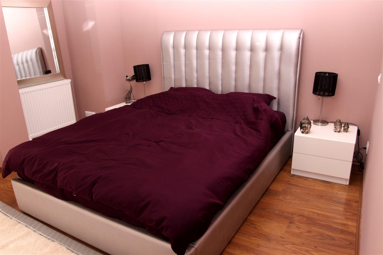 Poza pat tapitat + dressing usi glisante + comoda, pal, mdf lucios, mov, kristal 2 - cdr090415 [1]