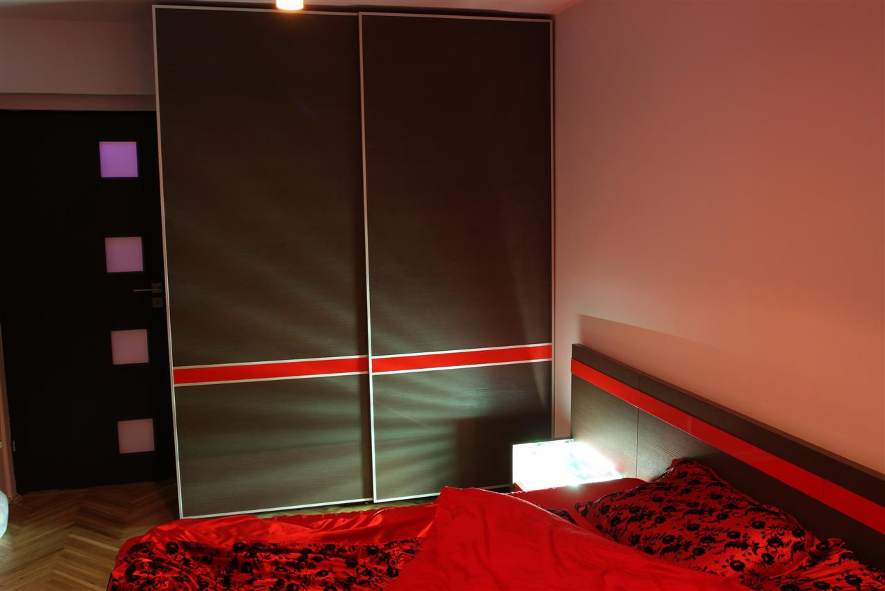 Poza dressing usi glisante + pat, pal/pal lucios, woodline mocca, rosu, rama aluminiu - cdr090418 [1]