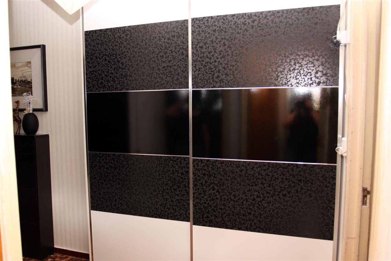 Poza dressing usi glisante, pal, geam vopsit, piele, alb, negru, rama aluminiu - chl090512 [3]