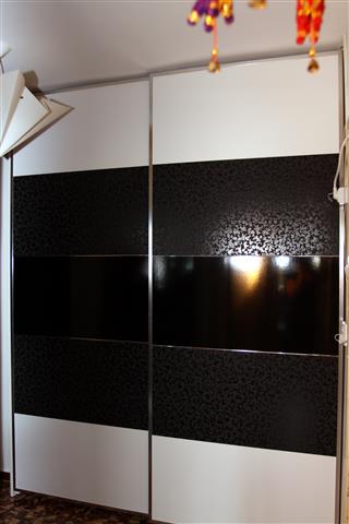 Poza dressing usi glisante, pal, geam vopsit, piele, alb, negru, rama aluminiu - chl090512 [1]